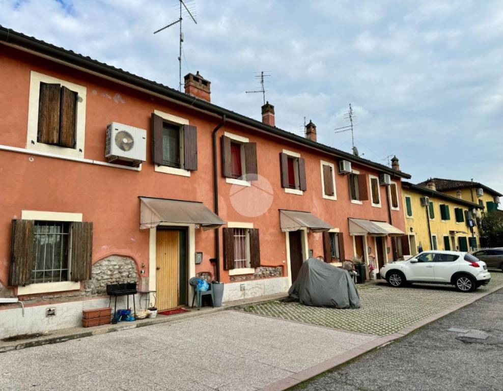 Casa Indipendente in vendita a Verona via Contarina, 50