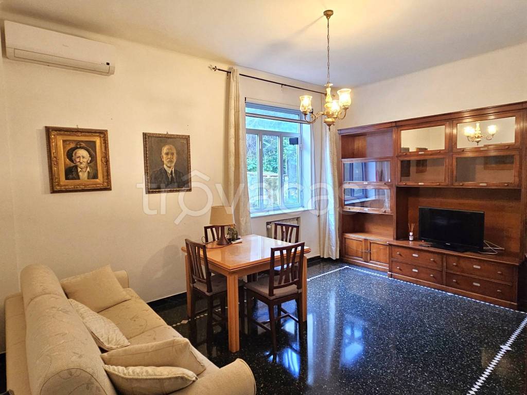 Appartamento in vendita a Genova via Bari