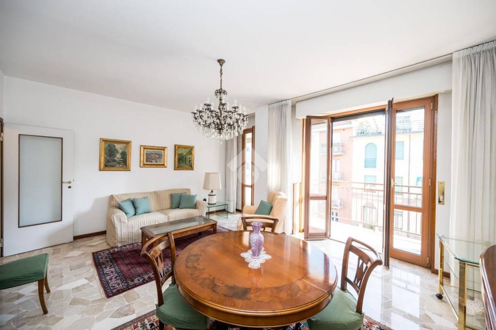 Appartamento in vendita a Milano via Casoretto, 1