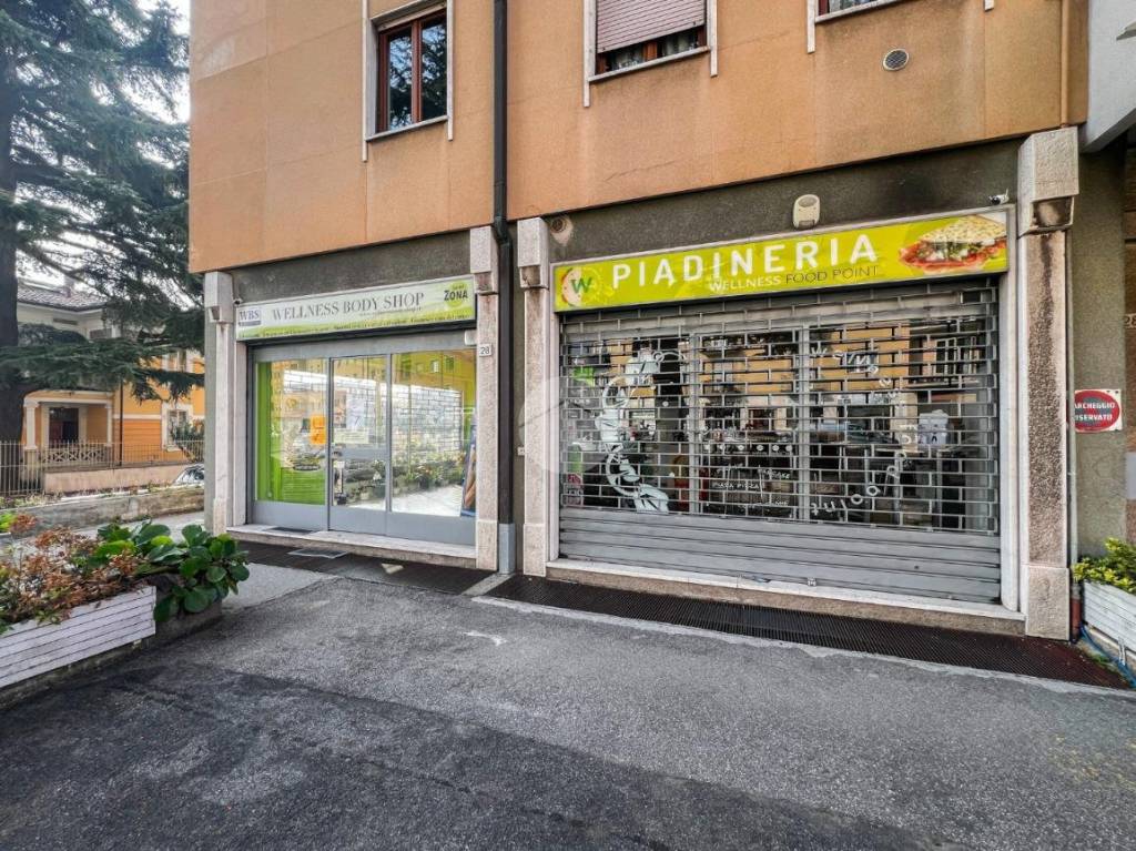 Negozio in affitto a Brescia via Piave, 28