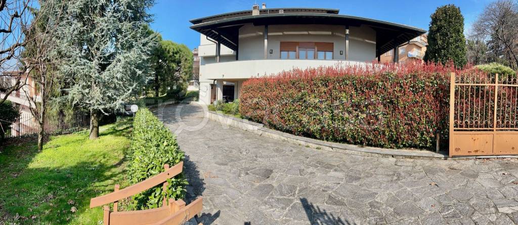 Villa Bifamiliare in vendita a Inverigo via Varlese