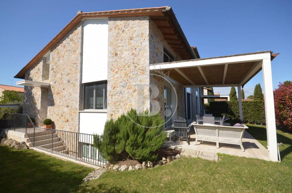 Villa Bifamiliare in vendita a Colle di Val d'Elsa strada Regionale di Val di Cecina
