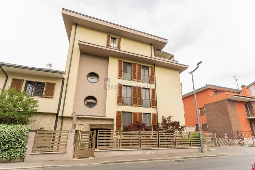 Appartamento in vendita a San Giuliano Milanese via Giosuè Carducci, 19