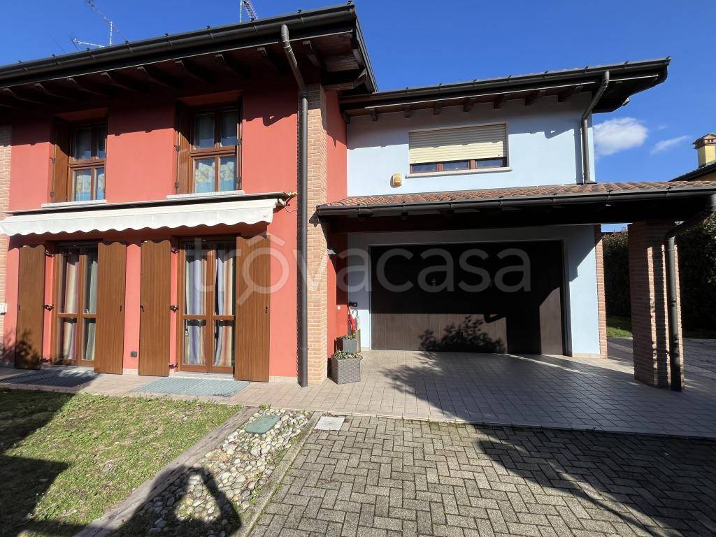 Villa Bifamiliare in vendita a Sesto Calende largo Dante Alighieri, 2