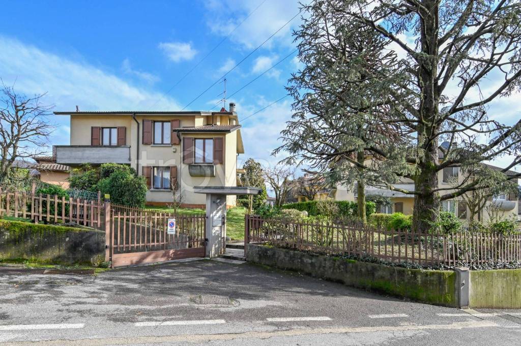 Villa in vendita a Ponteranica via Rigla, 61