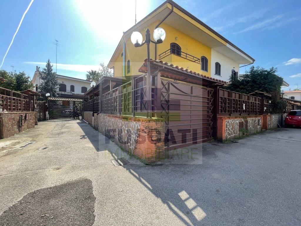 Villa a Schiera in vendita a Melito di Napoli via Roma