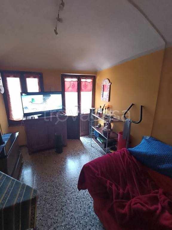 Appartamento in vendita a Biella via Federico Rosazza, 36