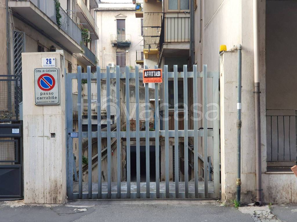 Garage in affitto a Catania via Roccaromana, 26