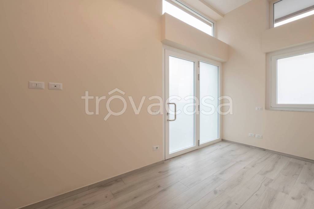 Appartamento in vendita a Milano via Carnia, 31