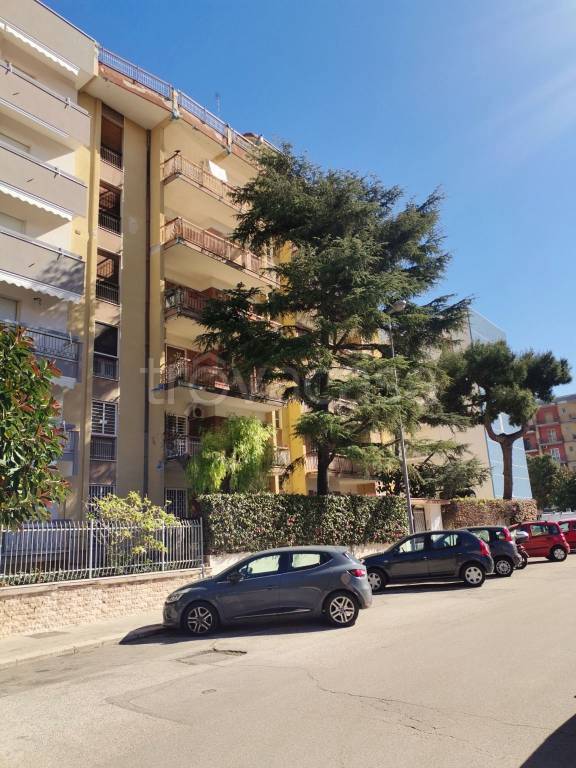 Appartamento in vendita a Bari via Siponto, 8
