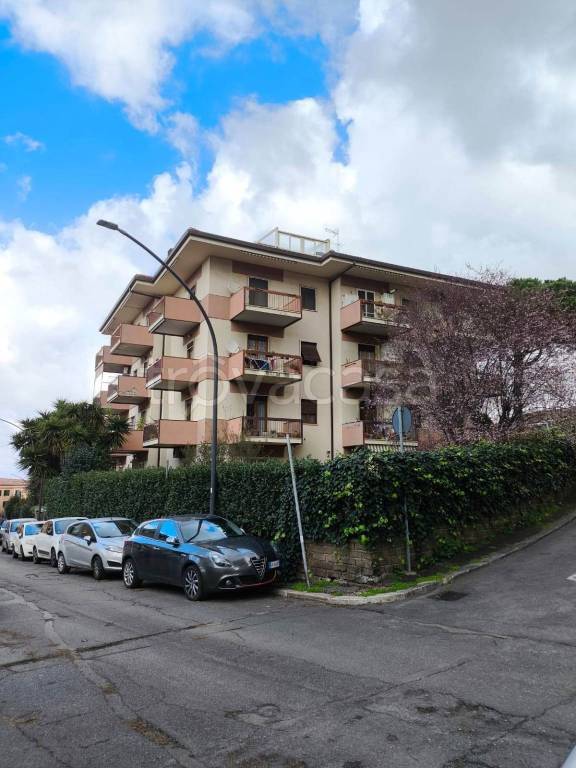 Appartamento in vendita a Frascati via Luigi Zambarelli