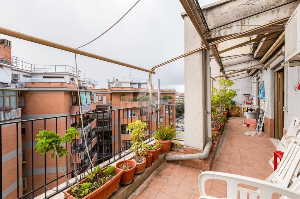 Appartamento in vendita a Roma via del Velodromo