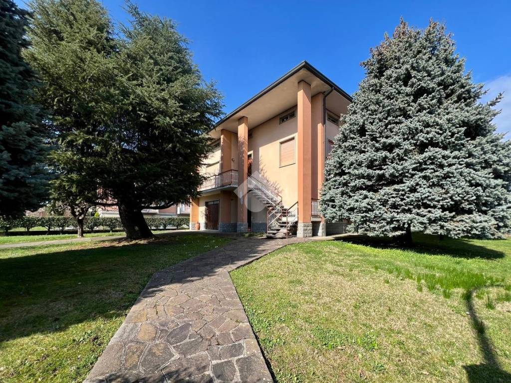 Villa in vendita a Presezzo via Roma, 61