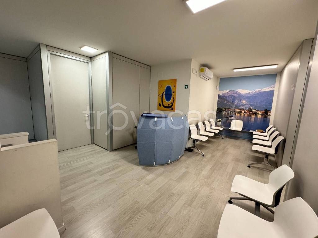 Negozio in affitto a Mandello del Lario via Alessandro Manzoni, 39