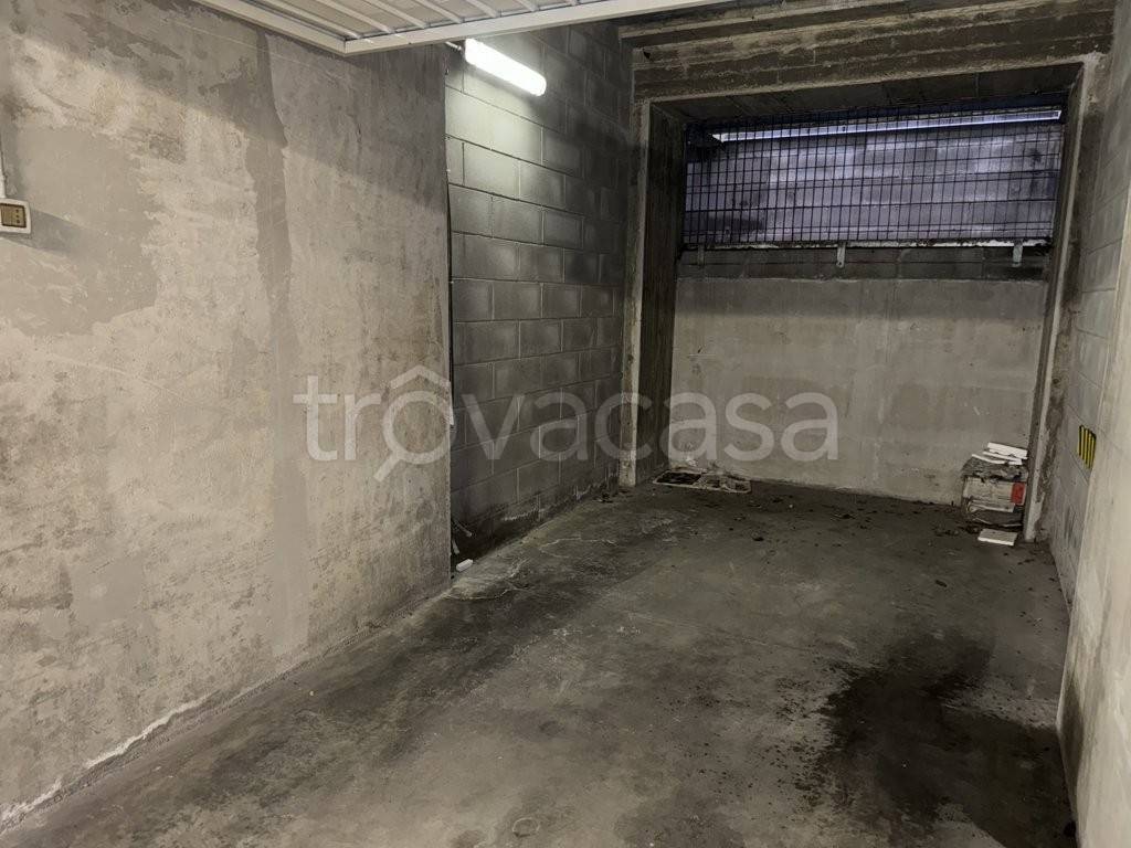 Garage in affitto a Milano piazza dei Daini, 4