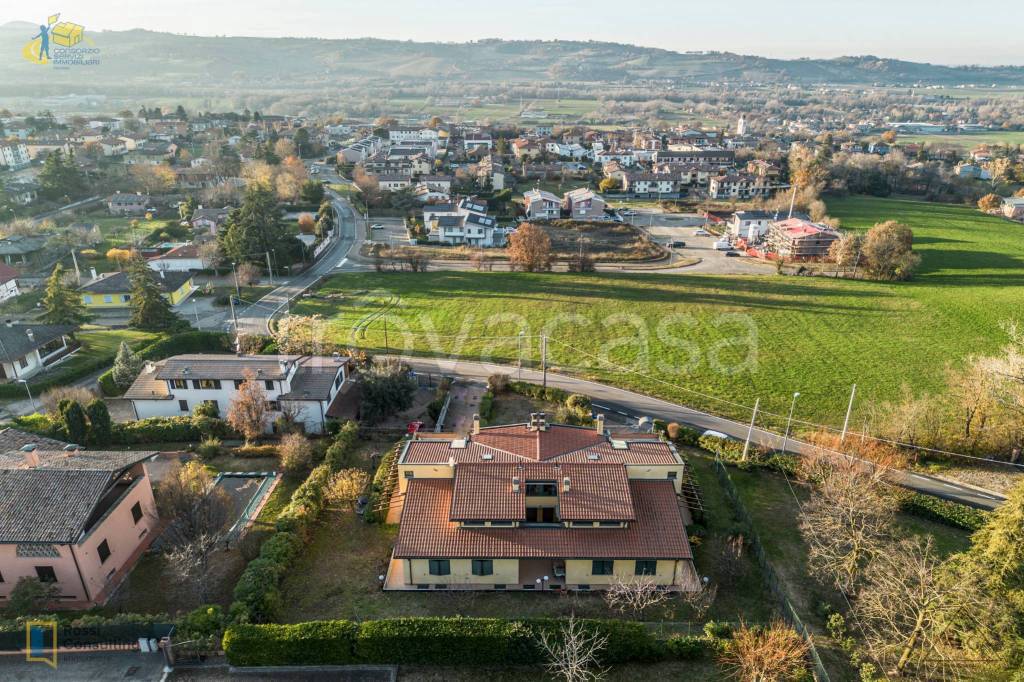 Villa Bifamiliare in vendita a Lesignano de' Bagni via della Rondella, 40