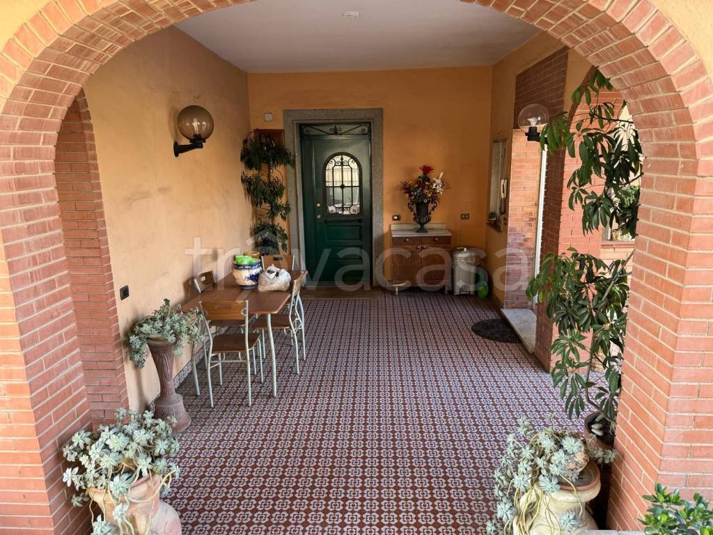 Villa in vendita a Roma via Pavullo nel Frignano