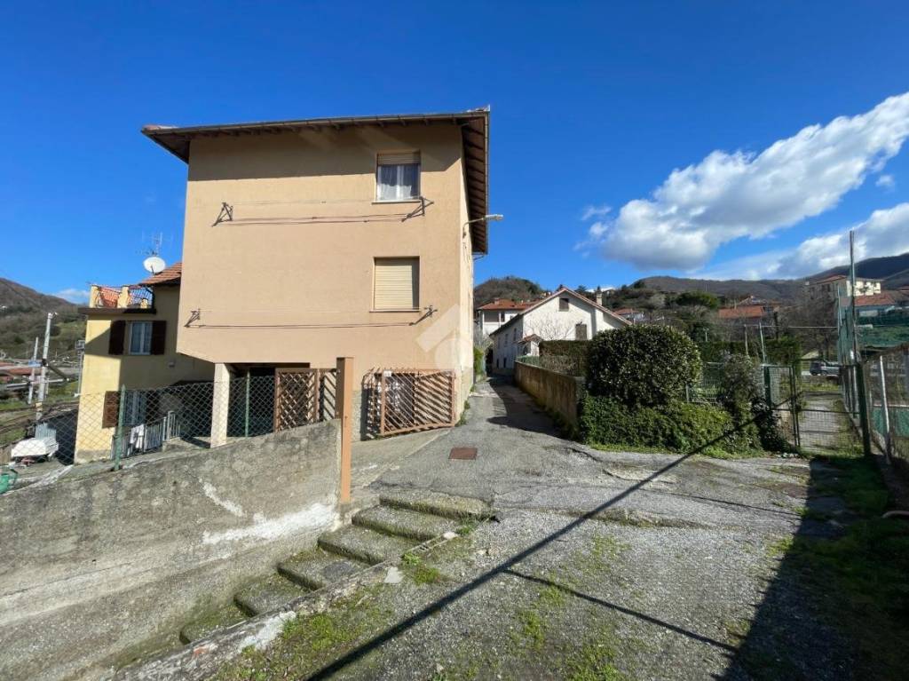 Villa Bifamiliare in vendita a Sant'Olcese via Ca' Bianchi, 46