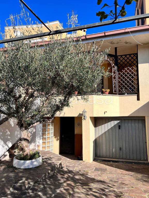Villa a Schiera in vendita ad Ardea via Diomede