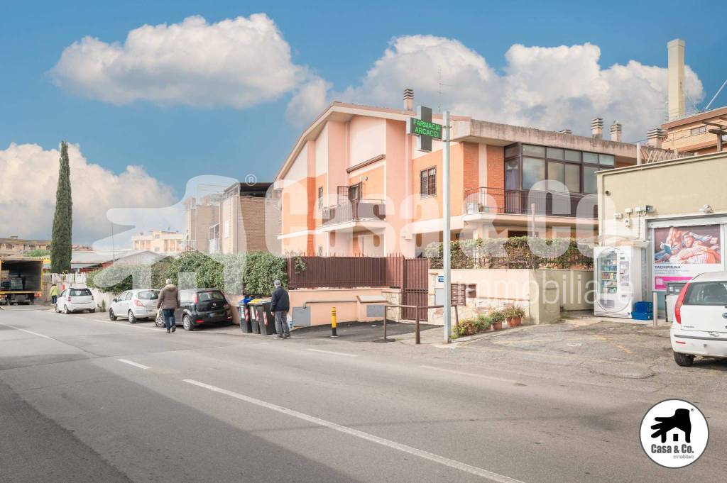 Appartamento in vendita a Roma via di Torrenova, 417