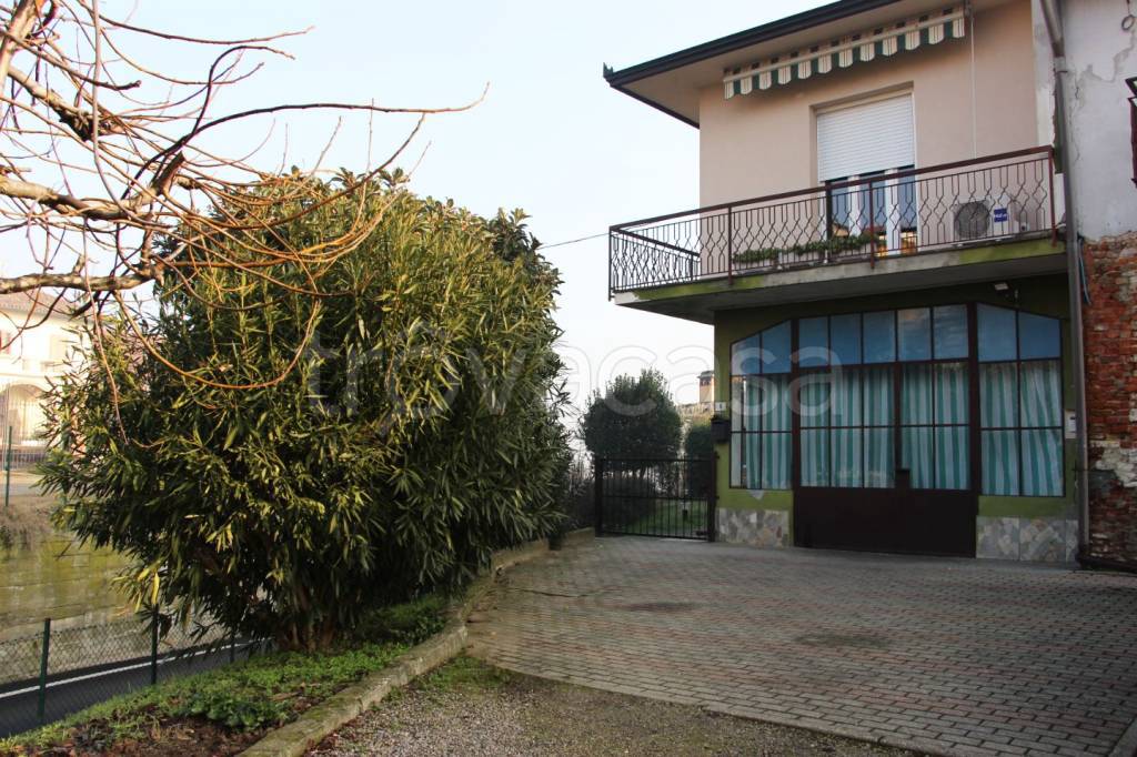 Villa a Schiera in vendita a Montanaso Lombardo via del Santuario, 8