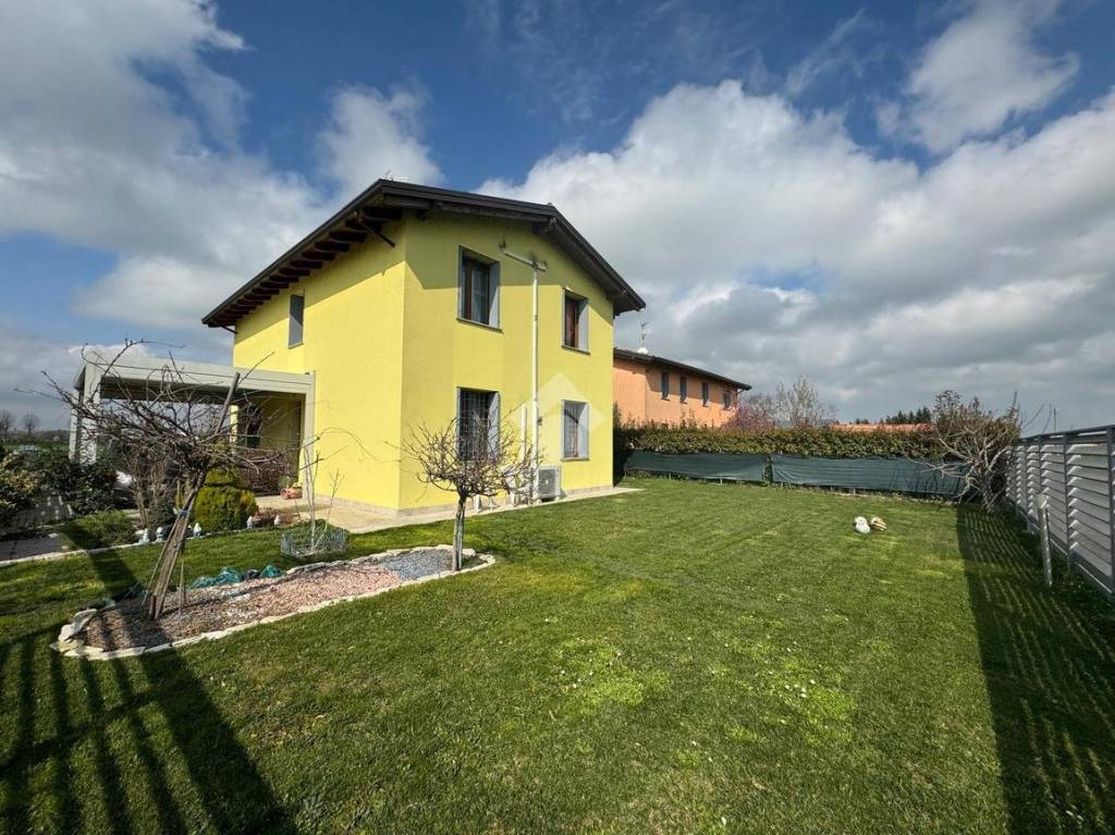 Villa in vendita a San Giovanni in Persiceto via montirone, 38