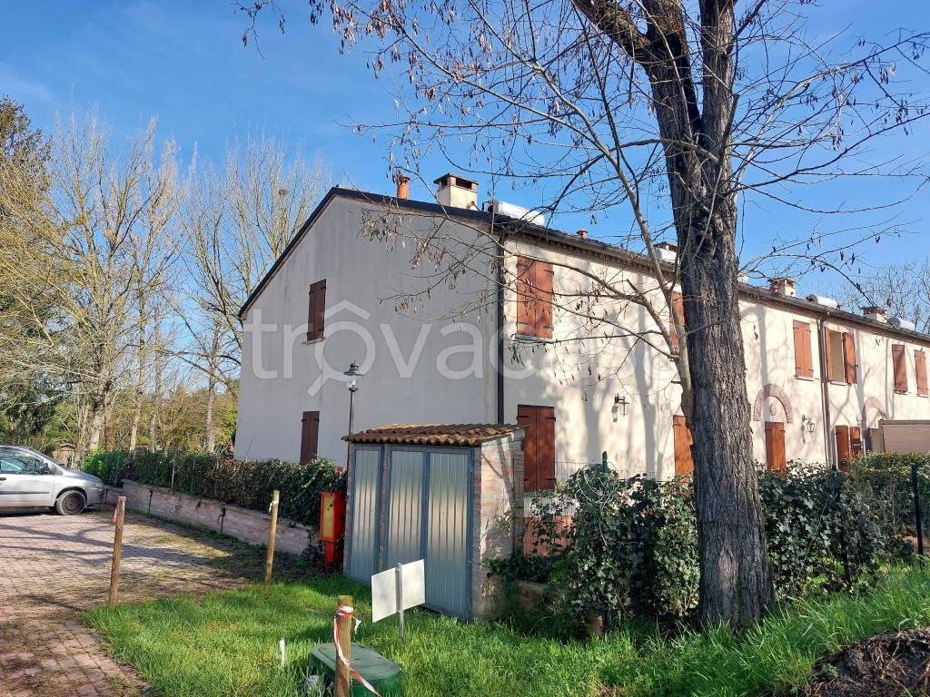 Villa a Schiera in vendita a Ferrara via Cento, 55