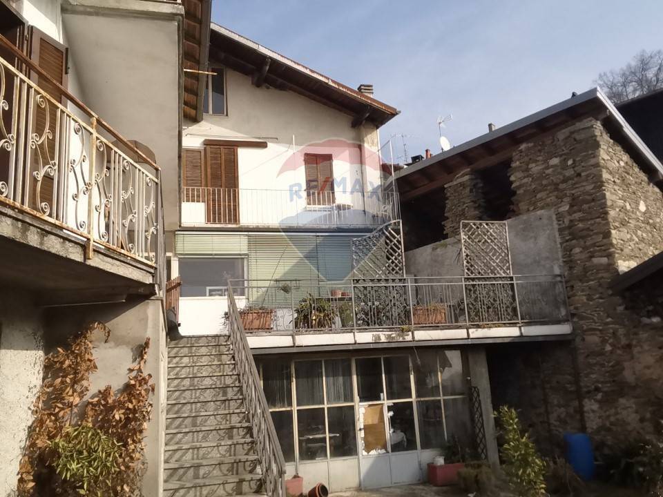 Appartamento in vendita a Montegrino Valtravaglia via Roma, 17