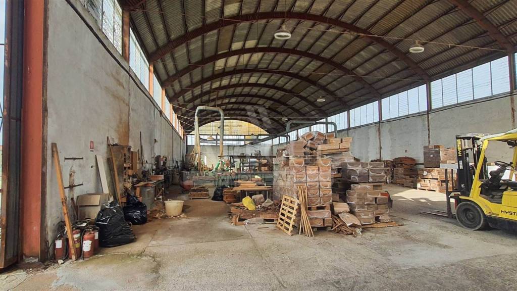 Capannone Industriale in affitto a Montecorvino Pugliano