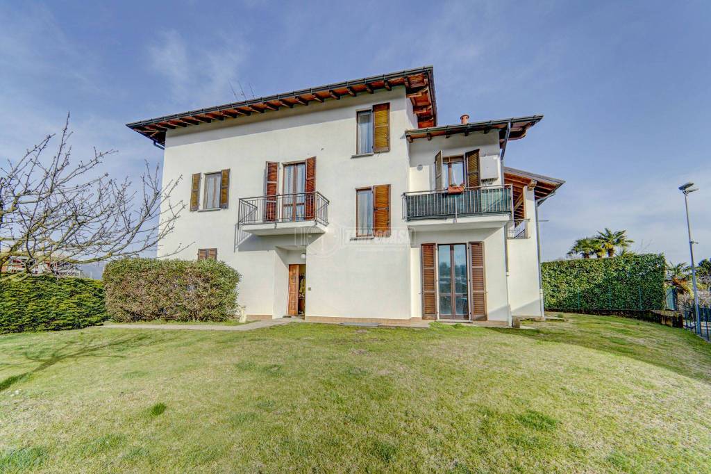 Villa in vendita a Ternate via Palude