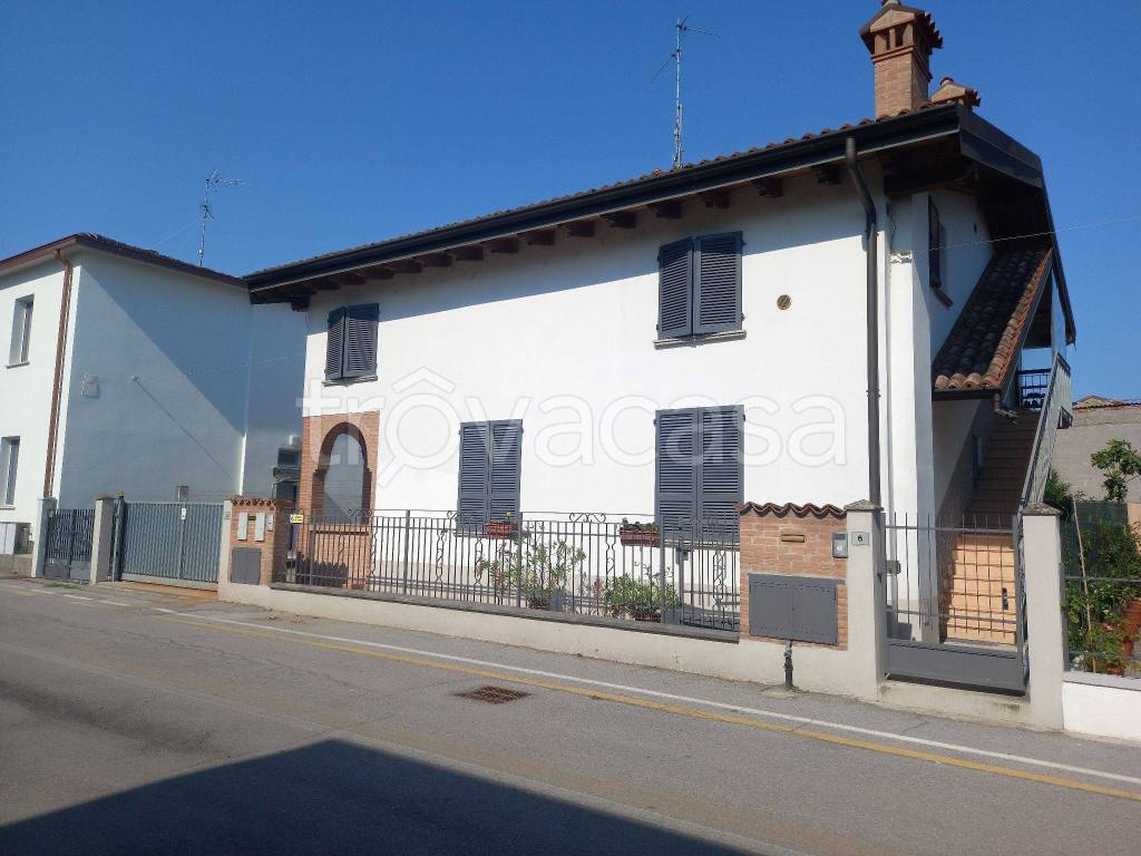 Villa Bifamiliare in in vendita da privato a Gerre de' Caprioli piazza Tommaso Caprioli
