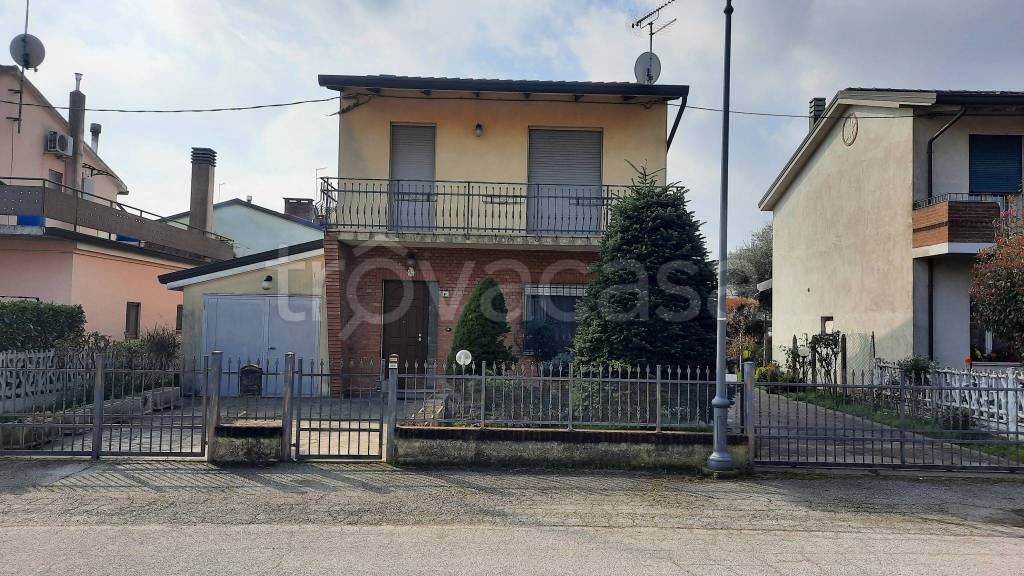 Villa in vendita a Bosaro piazza Madonna San Luca, 61