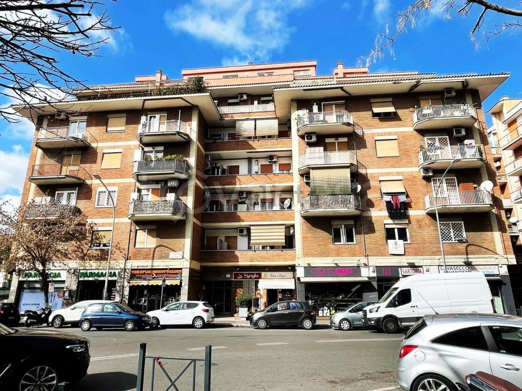Appartamento in vendita a Roma via Collatina, 33