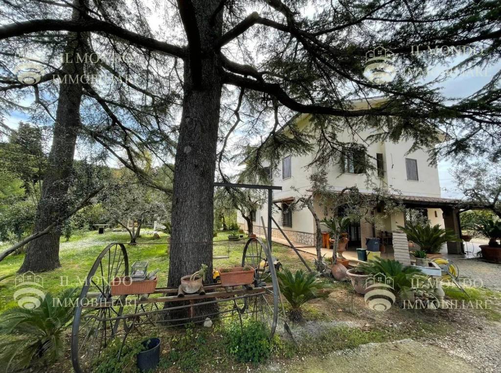 Villa in vendita a Palombara Sabina strada della Salvia, snc.