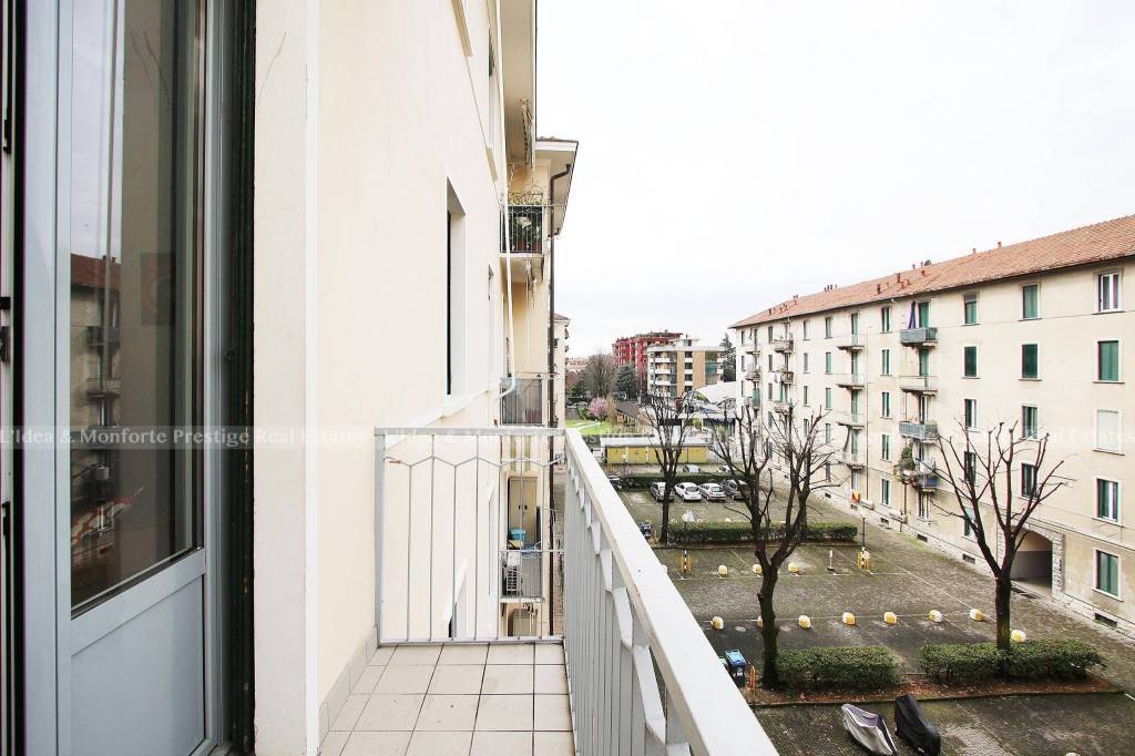 Appartamento in vendita a Monza via Galileo Galilei