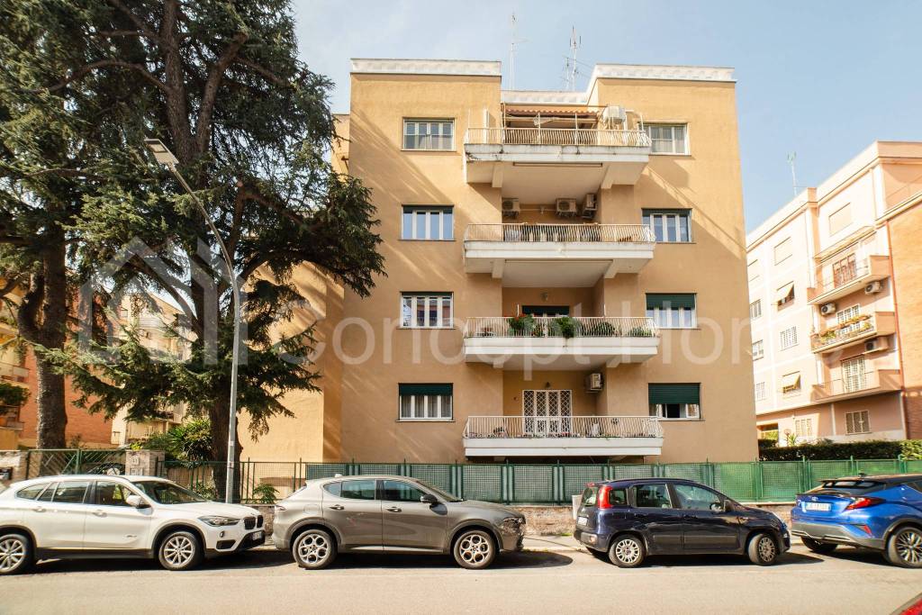 Appartamento in vendita a Roma via Antonio Bennicelli, 41