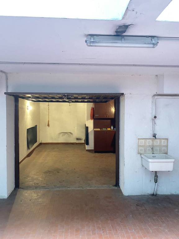 Garage in vendita a Milano via Giovanni Battista Nazari, 8