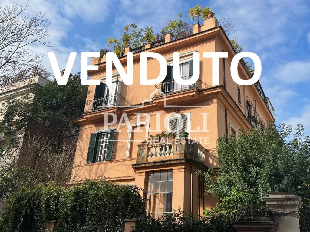 Appartamento in vendita a Roma via Rovereto