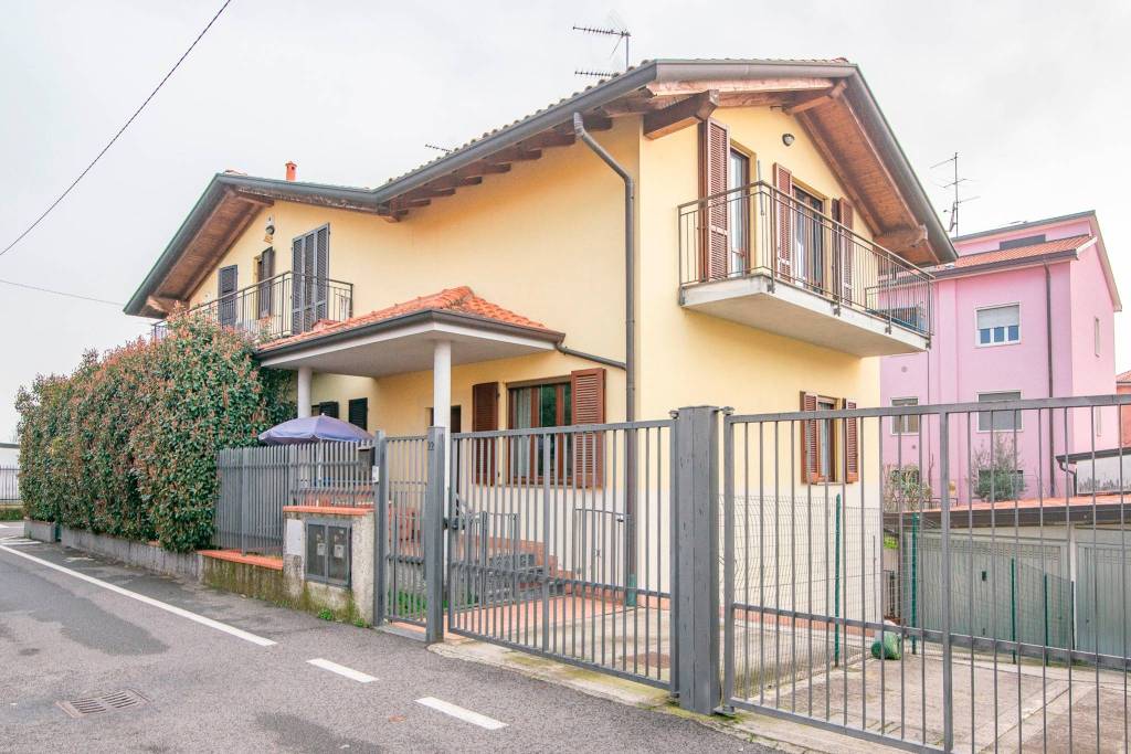 Villa a Schiera in vendita a Pozzo d'Adda via Giacomo Matteotti, 22