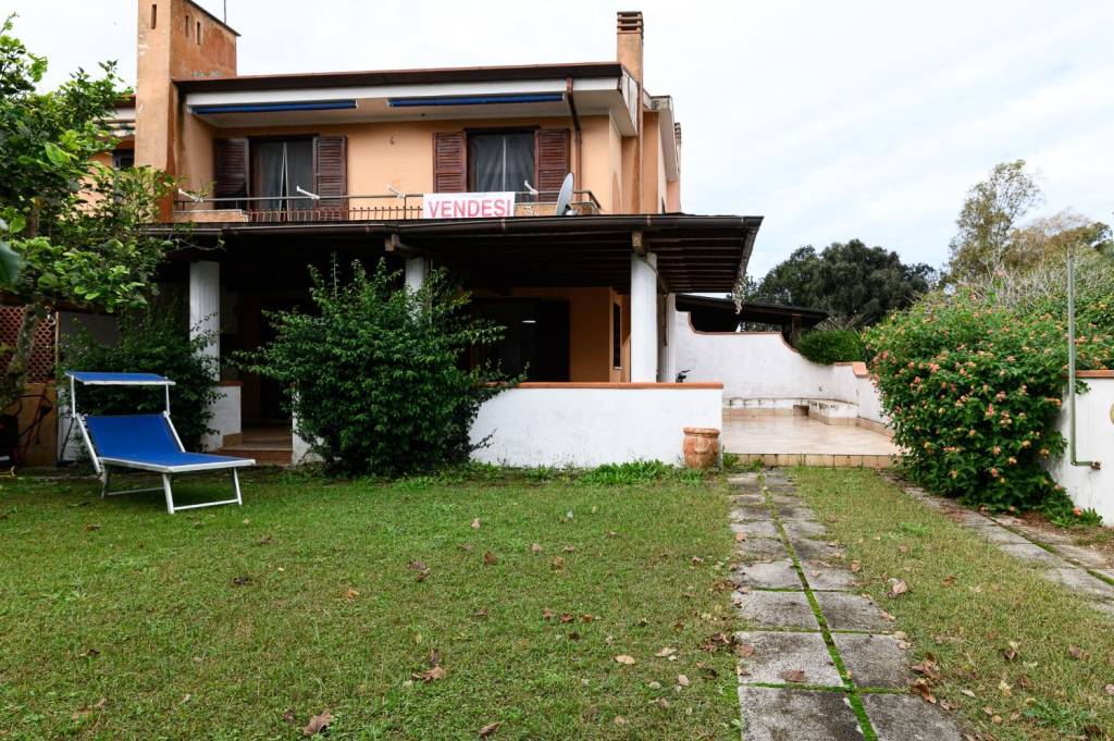 Villa in vendita a Sabaudia via Rovaio, 43