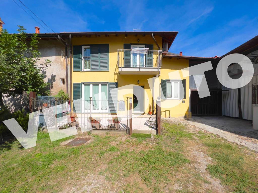 Casa Indipendente in vendita a Lonate Ceppino via Giuseppe Mazzini, 8