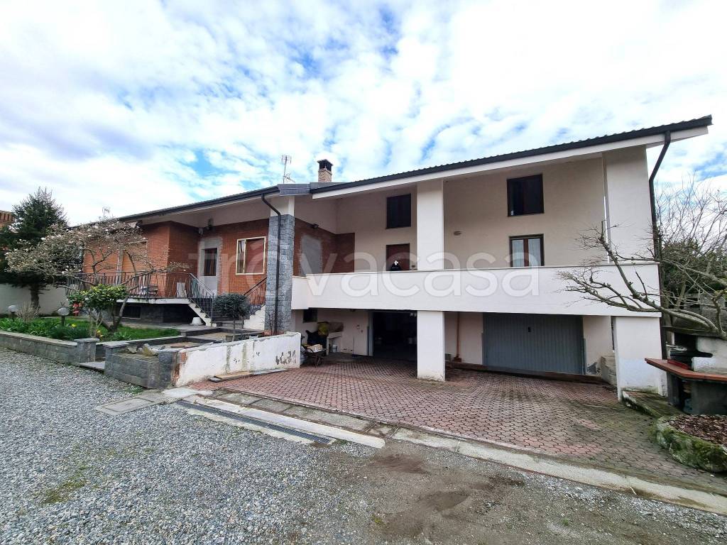 Villa in vendita a Bianzè via Giacomo Puccini, 16