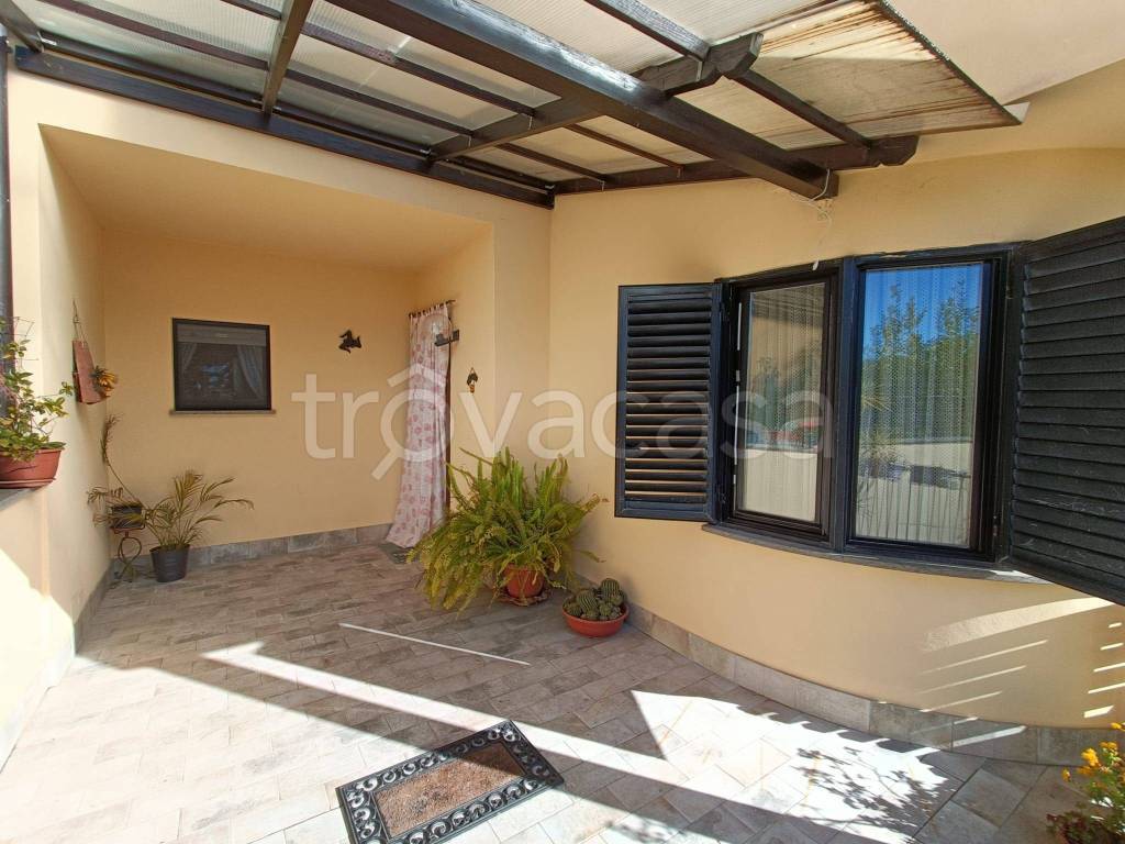 Villa a Schiera in vendita ad Anguillara Sabazia via Enrico Mattei