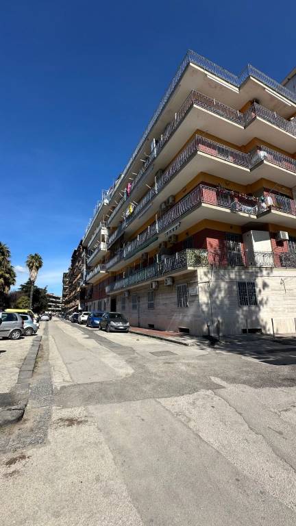 Appartamento in vendita a Napoli via del Cassano, 170