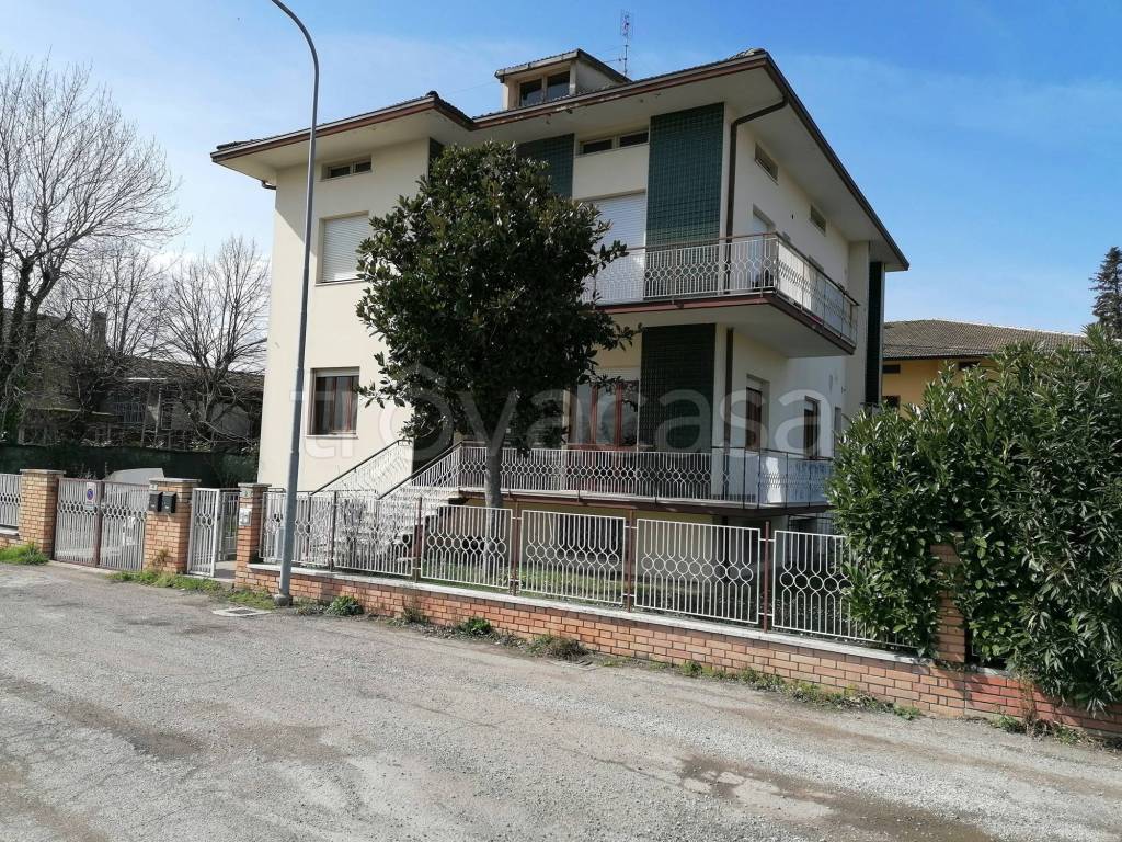 Appartamento in vendita a San Giovanni in Marignano via Ticino, 2
