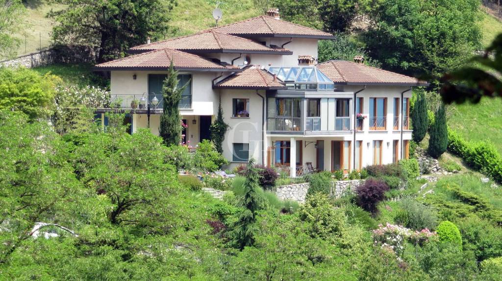 Villa in vendita a Cerano d'Intelvi