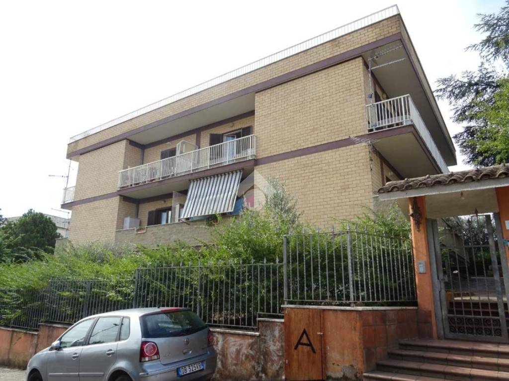 Appartamento in vendita a Pomezia via Vicenza, 1