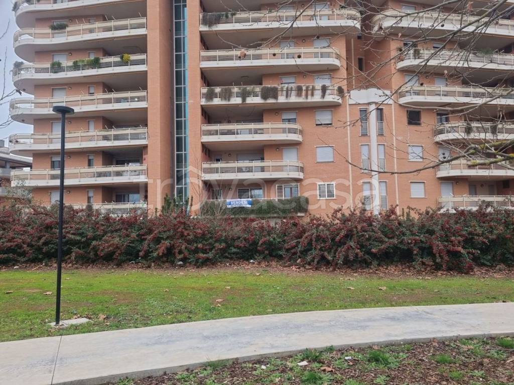 Appartamento in vendita ad Aprilia via carroceto, 154/h