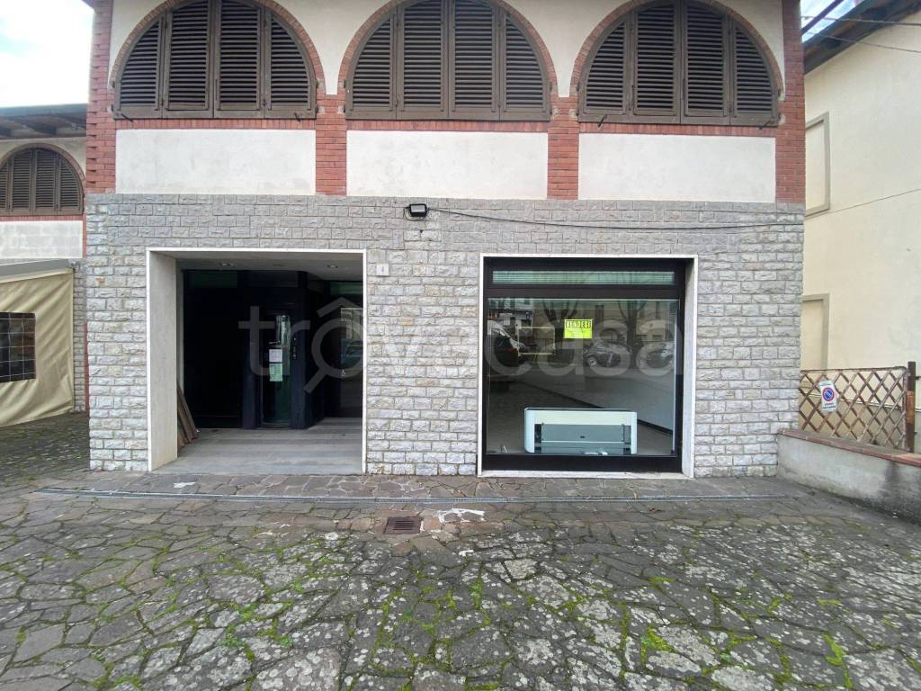 Negozio in in vendita da privato a Laterina Pergine Valdarno piazza Unità d'Italia, 3