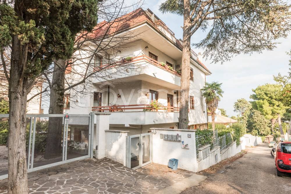 Villa Bifamiliare in vendita a Pescara via Lago di Martignano, 18